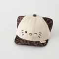 Detailopname van schattige baby pet met luipaardprint oren en zachte klep voor peuters - 50cm (1-3 jaar) / Off-wit