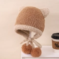 Dettaglio del cappello in peluche con orecchie da orso e pompon per l'inverno - 3-8 Anni / caffè