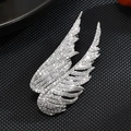 Elegante broche de alas plateadas adornado con brillantes circonitas cúbicas - Plateado