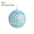 Pallina di Natale blu scintillante da 8 cm con motivo a pizzo bianco e glitterato - Celeste