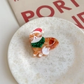 Pinza per capelli a forma di gatto ambrato con cappello di Natale e sciarpa verde - Gatto Arancione con Cappello di Natale