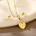 Detailed view of gold-plated strawberry pendant and earrings on a white ceramic plate - Strawberry (TZ-453)