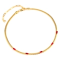 Dettaglio della collana a catena serpente piatta in oro 18k con zirconi rossi incastonati - Zircone Rosso
