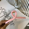 Pink minimalist twisted hair claw clip with golden spring shown in a hand - 13cm Hanger Type / Cream Pink