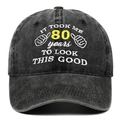 Detalle del bordado de alta calidad en gorra de béisbol de algodón para 80 cumpleaños - Negro Lavado 80 Años