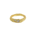 Anello minimalista in argento S925 placcato oro con texture lava e zirconi bianchi - US 5 / Oro 18K