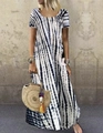 Dettaglio del maxi abito estivo con stampa tie-dye a righe bianche e nere - Taglia S / Top E Pantaloni / Bianco