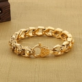Pulsera punk dorada con calaveras de acero de titanio chapado al vacío para hombre con cierre - Dorado
