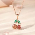 S925 Sterling Silber Kirsch Halskette Anhänger in Roségold mit roten und grünen Steinen - Mit Ankerkette / Roségold