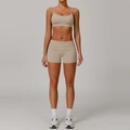 Ensemble de yoga beige pour femme avec brassière et short moulant à taille haute chic - S / Ensemble Brassière et Short Couleur Lin