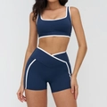 Ensemble de yoga bleu marine avec short taille haute en V et bordures blanches - S / Ensemble Brassière Col Carré & Short / Bleu Marine