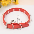 Collier en cuir rouge pour animaux avec perles blanches, boucle strass et anneau en D - Rouge