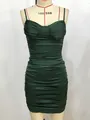 Mini robe moulante sexy en satin vert foncé avec fines bretelles et fronces - Vert foncé