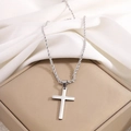 Colgante de cruz de acero inoxidable plateado pulido con cadena de cuerda en satén - Plateado