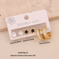 Ohrring-Set aus goldfarbenem Edelstahl mit runden Kristallsteckern und Sternsteckern - Stern / Rundes Zirkonia / Hoop