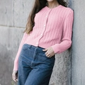 Schicke rosa Strickjacke mit Zopfmuster, langen Ärmeln und Knopfverschluss - S / Rosa
