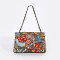 Schoudertas met bloemmotief van beige stof met gouden ketting en een klepsluiting - Stijl 1 met ketting