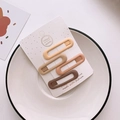Dettaglio di 4 fermagli per capelli BB ovali opachi nei colori tè al latte su carta - 6-Stile Ovale
