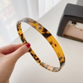 Minimalist acetate headband with classic tortoiseshell pattern and high gloss finish - Coffee Tortoise Shell