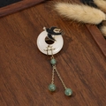 Vintage Brosche im chinesischen Stil mit Schwalbe, Jadering und Goldquasten - Schwalbe