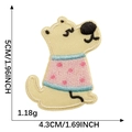 Bestickter Cartoon-Hundeaufnäher mit rosa gepunktetem Pullover, Größe 5 cm x 4,3 cm - Hund im rosa gepunkteten Pullover