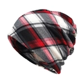 Dettaglio del berretto in maglia a quadri rossi e neri con trama morbida e calda - M (56-58cm) / Rosso