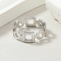 Anillo de acero inoxidable plateado con eslabones redondos y cuadrados con cristales - US 6 / Color Acero