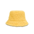 Detalle de gorro de pescador en felpa teddy amarillo con textura de lana gruesa - M (56-58cm) / Amarillo