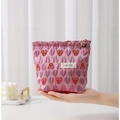Rosa Kosmetiktasche mit Herz-Jacquard-Muster, Blumenreißverschluss und Logo - Klein / Rosarot