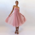 Robe mi-longue bustier en tulle rose élégante avec plusieurs couches et jupe évasée en A - XS / Rose