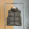 Gilet matelassé marron foncé à col montant avec fermeture éclair et poches latérales - XS / Gris