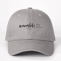 Graue Baumwoll Baseballkappe mit #momlife Stickerei und Herz, verstellbare Outdoor Mütze - Einheitsgröße / Grau