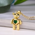 Collar de oso dorado con colgante de circonita de corazón verde y cadena de oro - Oro / Corazón Verde