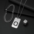 Makroaufnahme von Silberschmuck-Set aus Edelstahl mit O-Anhänger und passendem Ring - Set O