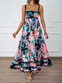 Dettaglio ravvicinato della stampa floreale astratta e del bordo in pizzo di questo maxi abito - S / Rosso Floreale