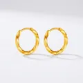 Detail view of twisted gold hoop earrings with 2.5mm line width and 12mm inner diameter - Gold / Square Twist