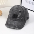 Vue détaillée de la casquette vintage en jean gris délavé avec broderie 3D 96 précise - Broderie de Lettres 96 / Noir
