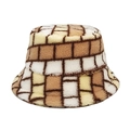 Dettaglio del cappello pescatore invernale in lana di agnello con motivo a scacchi - M (56-58cm) / Cachi