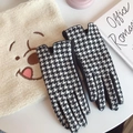 Women's black and white houndstooth wool gloves with touchscreen fingers for winter - Black and White Houndstooth