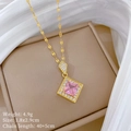 Macro-opname van de titanium stalen ketting met vierkante roze edelsteen en afmetingen - Roze Ketting (G211)