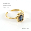 Anello in acciaio inossidabile placcato oro 18K con zircone blu rettangolare e halo di diamanti - Rettangolo Blu (ZR592G-04)