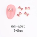 Detailansicht von 7x5mm rosa Schleifen-Nagelschmuck mit Goldbasis und Größenangabe - Goldrand Elegante Spitze Schleife (A675)