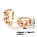 Orecchini vintage dorati con cristalli di zircone champagne e bianchi, dimensioni 2,3x1,1 cm - Base Oro Stile Strass Champagne e Bianco (KSE00001KCGWHCG)