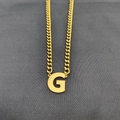Collar de cadena cubana chapado en oro de 18K con colgante de letra G grande - Letra G / Dorado
