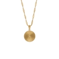 Collana dorata in acciaio inox con pendente circolare a trama radiale su sfondo bianco - Stile Rotondo