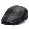 Gorra plana para hombre en cuero sintético negro con textura granulada y vista de 45 grados - Ajustable / Negro