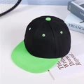 Hip-hop flat brim hat in black crown and green visor for a street style fashion look - M (56-58cm) / Green Black