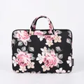 Funda para portátil con diseño de rosas rosas sobre fondo negro y doble asa - 12 Pulgadas / Negro