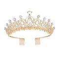 Lussuosa corona da sposa dorata con strass di cristallo e pietre a goccia su sfondo bianco - Oro KC
