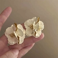 Vintage cream white flower stud earrings with elegant gold trim and 3D floral petals - Creamy White 3D Flower Silver Needle Style (13#)